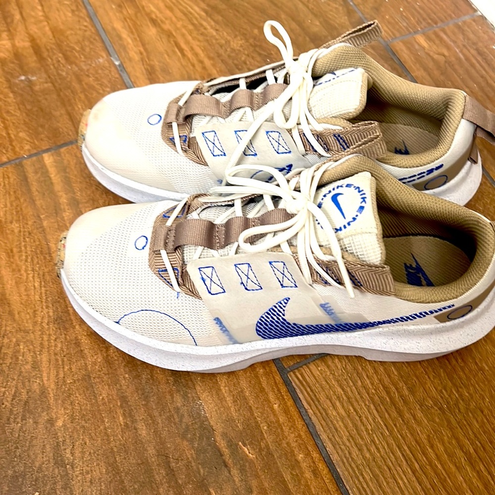 NWOT Nike size 5 youth but fit women’s size 6 1/2 or 7